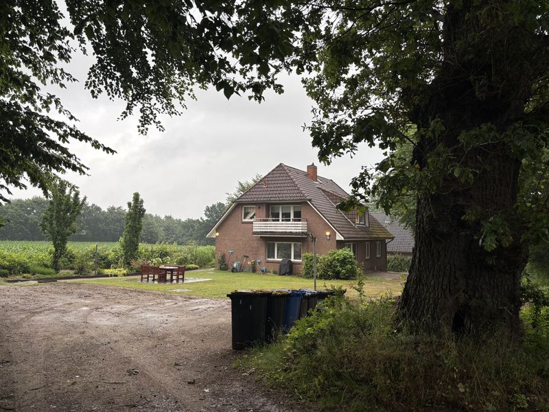 Haus-im-Haus: Kernsanierte 4-Zimmer-Gartenwohnung in absolut ruhiger Feldrandlage